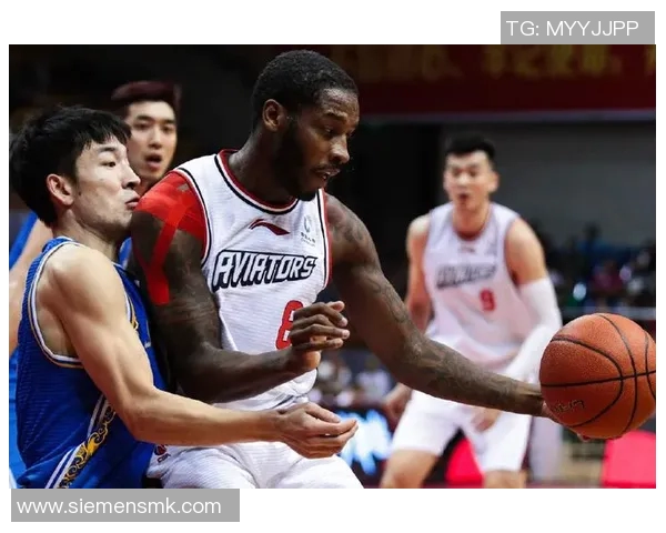 成都篮球队以67分领跑世锦赛积分榜展现强劲实力