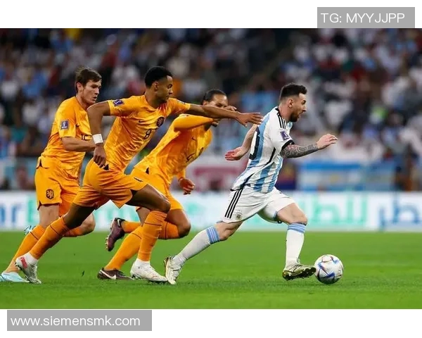 足球明星在镜头前奔跑展现风采与激情的精彩瞬间