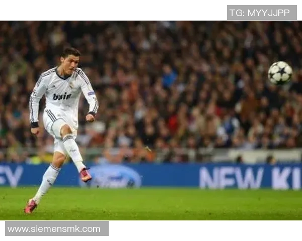 足球明星的经典招式揭秘：从梅西的过人技巧到C罗的任意球绝技